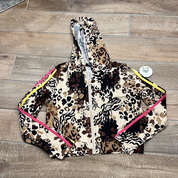 Cheetah is trending!Cropped jacket & leggings set with yellow & pink stripes! - Picture 2 of 4